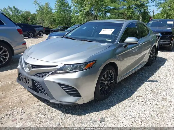 4T1B11HK6JU599767 2018 TOYOTA CAMRY - Image 2