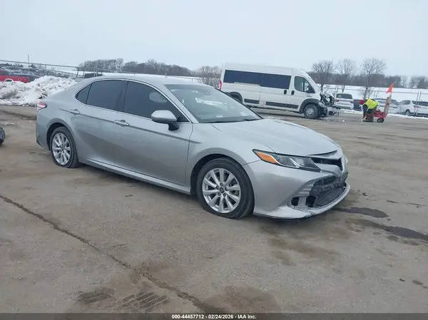 4T1B11HK6JU599963 2018 TOYOTA CAMRY - Image 1