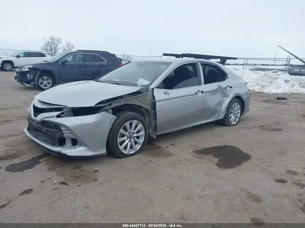 4T1B11HK6JU599963 2018 TOYOTA CAMRY - Image 2