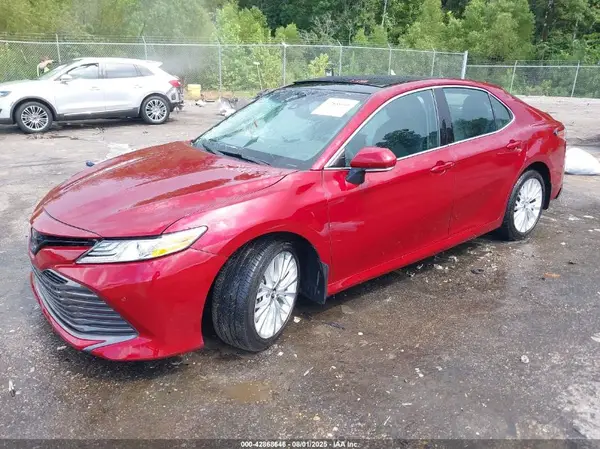 4T1B11HK6JU601825 2018 TOYOTA CAMRY - Image 2