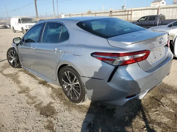 4T1B11HK6JU604580 2018 TOYOTA CAMRY - Image 2