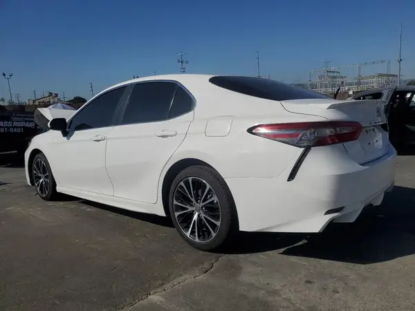 4T1B11HK6JU604708 2018 TOYOTA CAMRY - Image 2