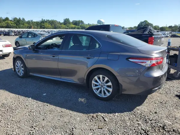 4T1B11HK6JU605535 2018 TOYOTA CAMRY - Image 2