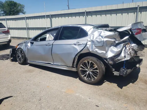 4T1B11HK6JU606216 2018 TOYOTA CAMRY - Image 2