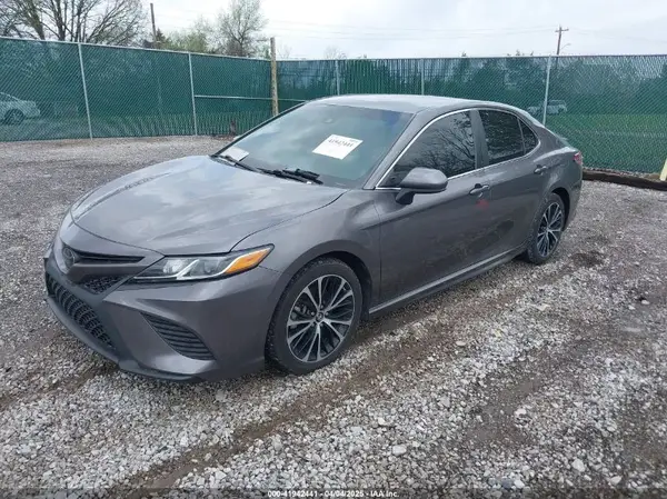 4T1B11HK6JU607088 2018 TOYOTA CAMRY - Image 2