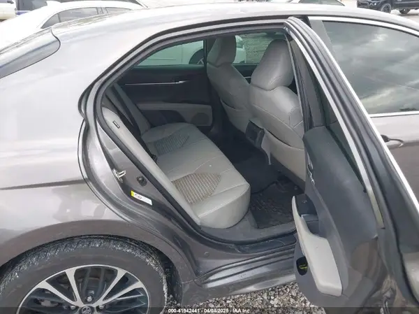 4T1B11HK6JU607088 2018 TOYOTA CAMRY - Image 8