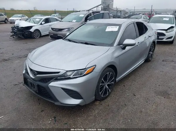 4T1B11HK6JU607091 2018 TOYOTA CAMRY - Image 2