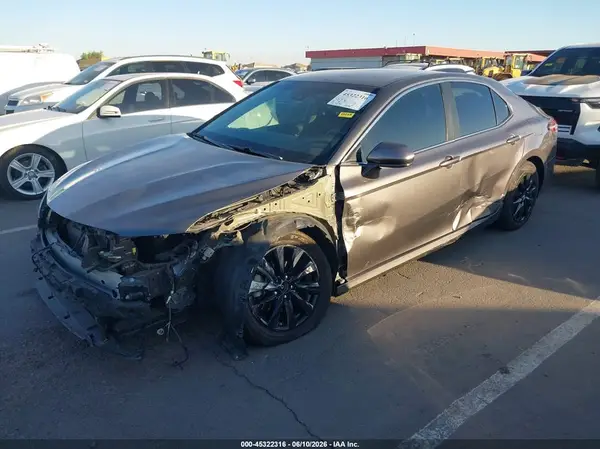 4T1B11HK6JU607110 2018 TOYOTA CAMRY - Image 2