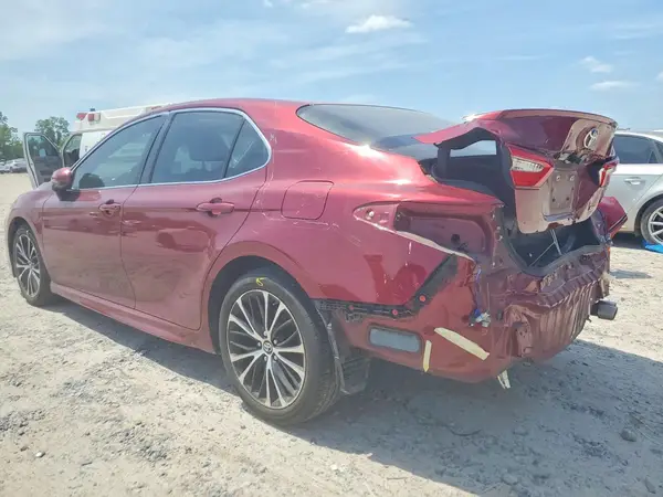 4T1B11HK6JU61008 2018 TOYOTA CAMRY - Image 2