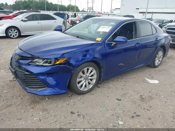 4T1B11HK6JU611299 2018 TOYOTA CAMRY - Image 2