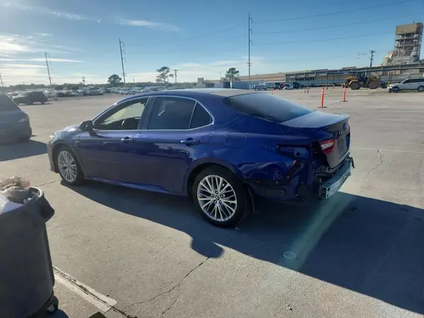 4T1B11HK6JU611898 2018 TOYOTA CAMRY - Image 2