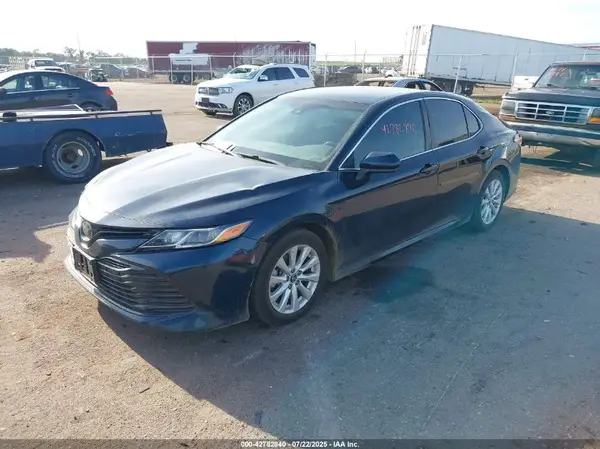 4T1B11HK6JU612839 2018 TOYOTA CAMRY - Image 2