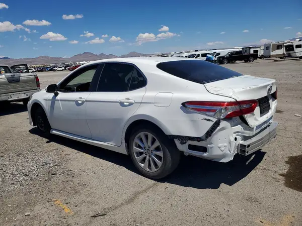 4T1B11HK6JU613232 2018 TOYOTA CAMRY - Image 2
