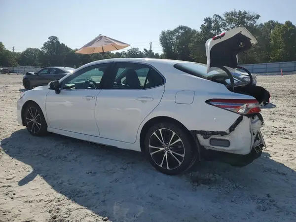 4T1B11HK6JU614221 2018 TOYOTA CAMRY - Image 2