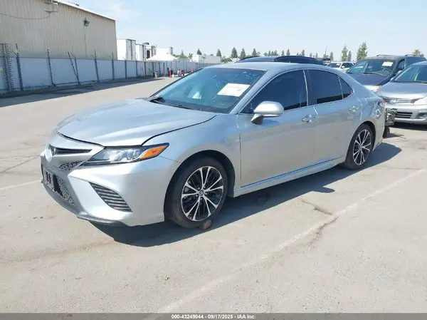 4T1B11HK6JU614252 2018 TOYOTA CAMRY - Image 2