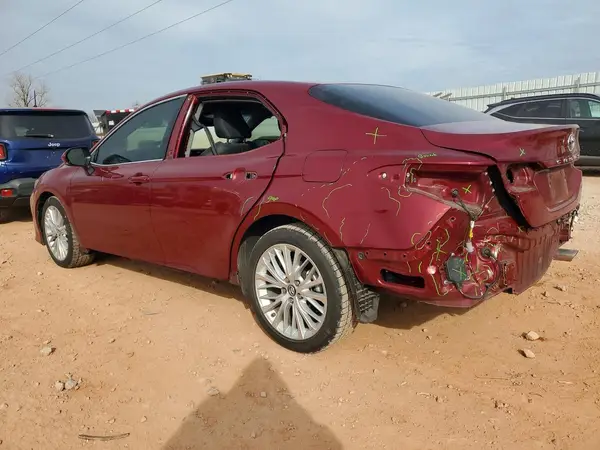 4T1B11HK6JU614638 2018 TOYOTA CAMRY - Image 2