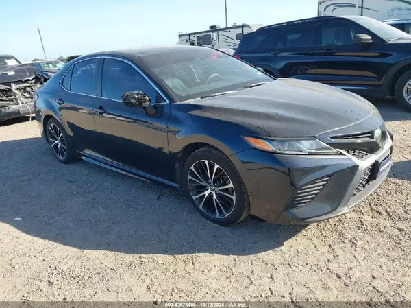 4T1B11HK6JU615255 2018 TOYOTA CAMRY - Image 1