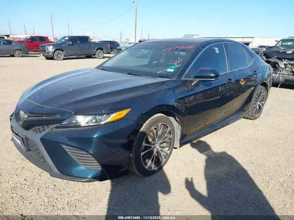 4T1B11HK6JU615255 2018 TOYOTA CAMRY - Image 2