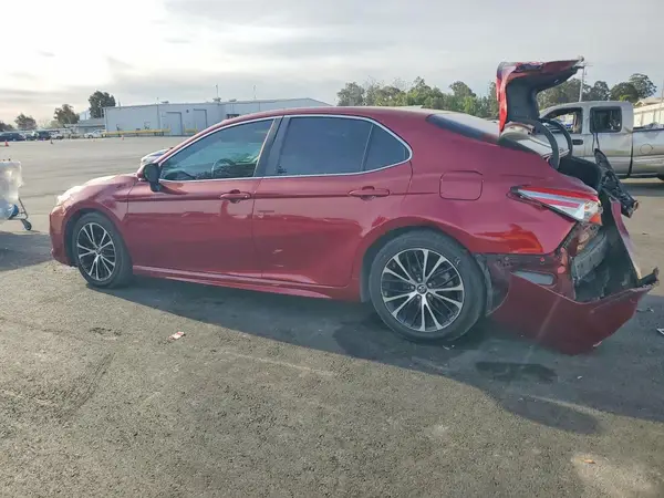 4T1B11HK6JU615305 2018 TOYOTA CAMRY - Image 2