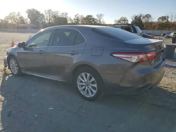 4T1B11HK6JU616812 2018 TOYOTA CAMRY - Image 2