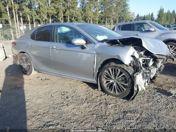 4T1B11HK6JU619032 2018 TOYOTA CAMRY - Image 1