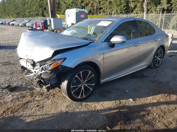 4T1B11HK6JU619032 2018 TOYOTA CAMRY - Image 2