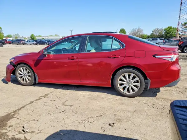 4T1B11HK6JU619483 2018 TOYOTA CAMRY - Image 2