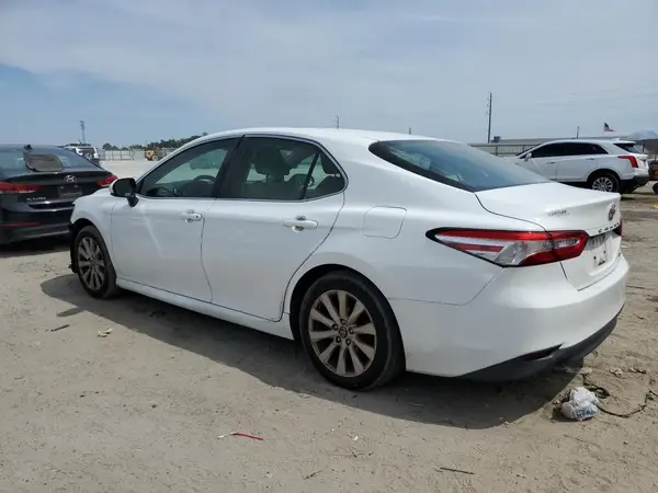 4T1B11HK6JU619824 2018 TOYOTA CAMRY - Image 2