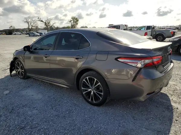 4T1B11HK6JU619967 2018 TOYOTA CAMRY - Image 2