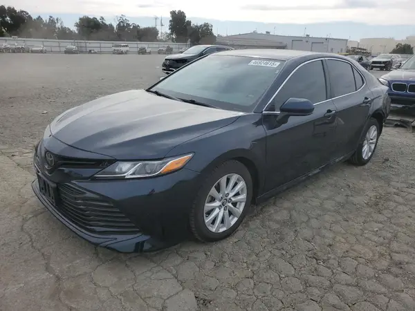 4T1B11HK6JU619970 2018 TOYOTA CAMRY - Image 1