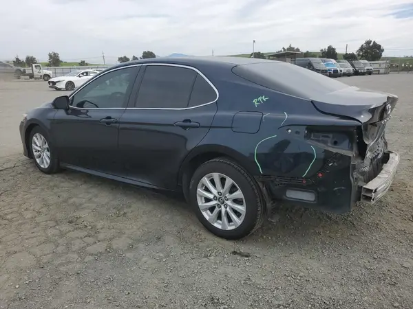 4T1B11HK6JU619970 2018 TOYOTA CAMRY - Image 2