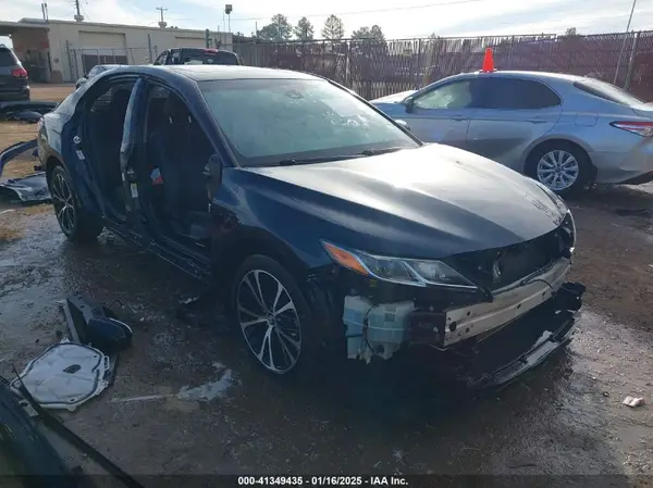 4T1B11HK6JU620231 2018 TOYOTA CAMRY - Image 1