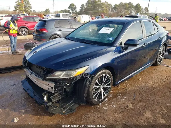 4T1B11HK6JU620231 2018 TOYOTA CAMRY - Image 2