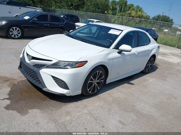 4T1B11HK6JU620830 2018 TOYOTA CAMRY - Image 2
