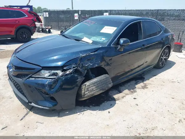 4T1B11HK6JU620990 2018 TOYOTA CAMRY - Image 2