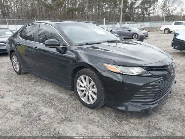 4T1B11HK6JU621444 2018 TOYOTA CAMRY - Image 1