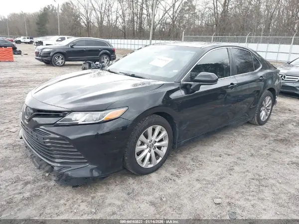 4T1B11HK6JU621444 2018 TOYOTA CAMRY - Image 2