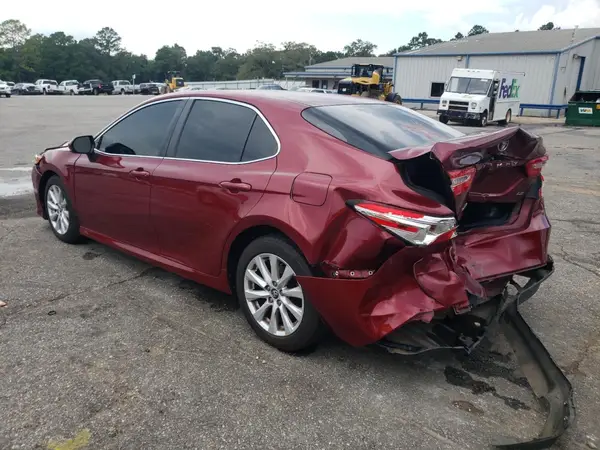 4T1B11HK6JU621797 2018 TOYOTA CAMRY - Image 2