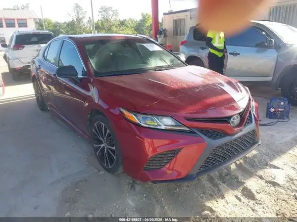 4T1B11HK6JU622044 2018 TOYOTA CAMRY - Image 1