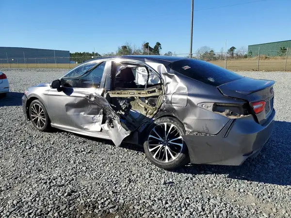 4T1B11HK6JU622223 2018 TOYOTA CAMRY - Image 2