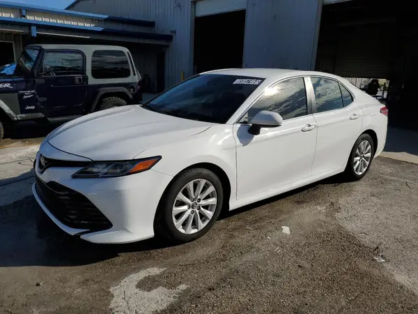 4T1B11HK6JU622299 2018 TOYOTA CAMRY - Image 1