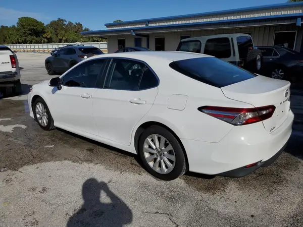 4T1B11HK6JU622299 2018 TOYOTA CAMRY - Image 2