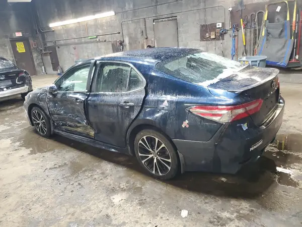 4T1B11HK6JU622609 2018 TOYOTA CAMRY - Image 2