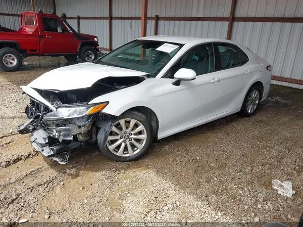 4T1B11HK6JU623100 2018 TOYOTA CAMRY - Image 2