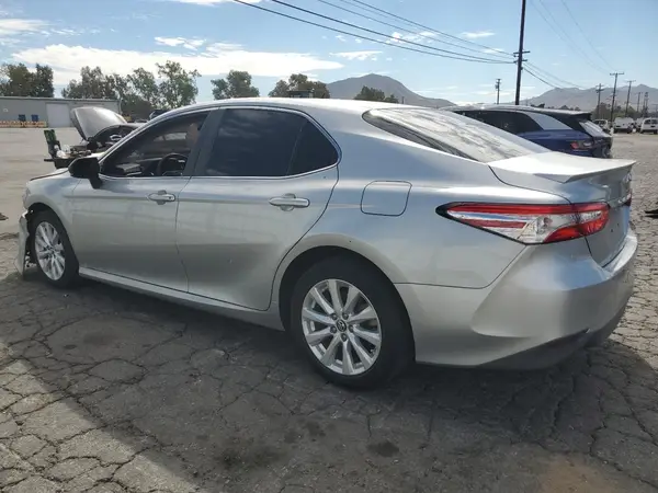 4T1B11HK6JU623307 2018 TOYOTA CAMRY - Image 2