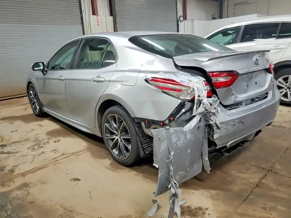 4T1B11HK6JU623937 2018 TOYOTA CAMRY - Image 2