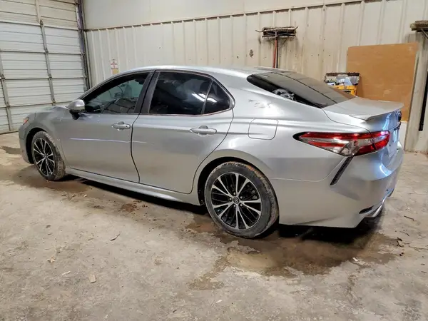 4T1B11HK6JU625459 2018 TOYOTA CAMRY - Image 2