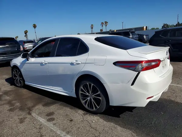 4T1B11HK6JU626482 2018 TOYOTA CAMRY - Image 2