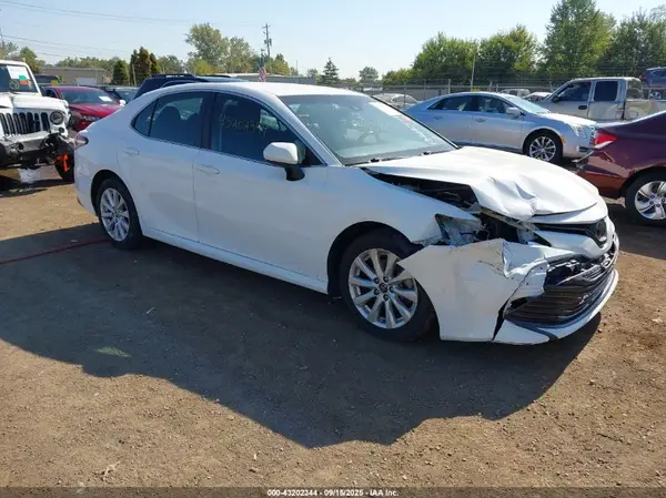4T1B11HK6JU627132 2018 TOYOTA CAMRY - Image 1