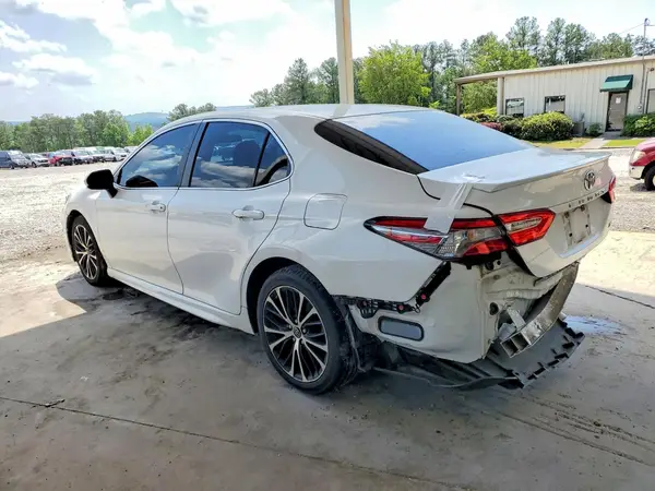 4T1B11HK6JU627602 2018 TOYOTA CAMRY - Image 2